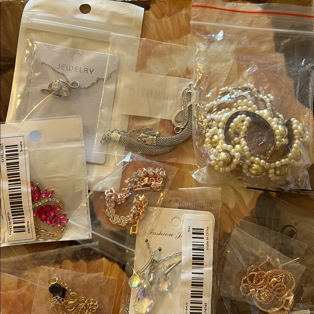 Assorted Jewelry Collection - Picture 4 of 6